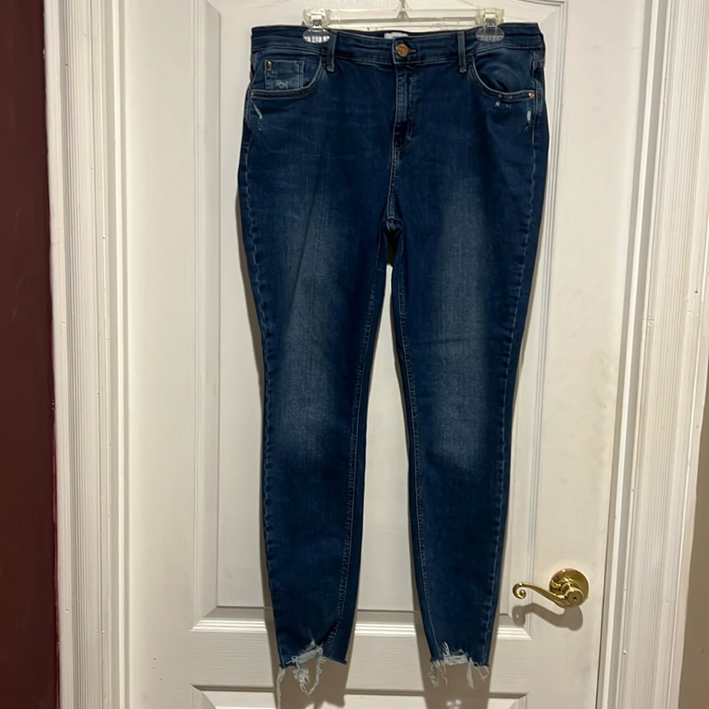 ❤️4/$25 River island distressed jeans